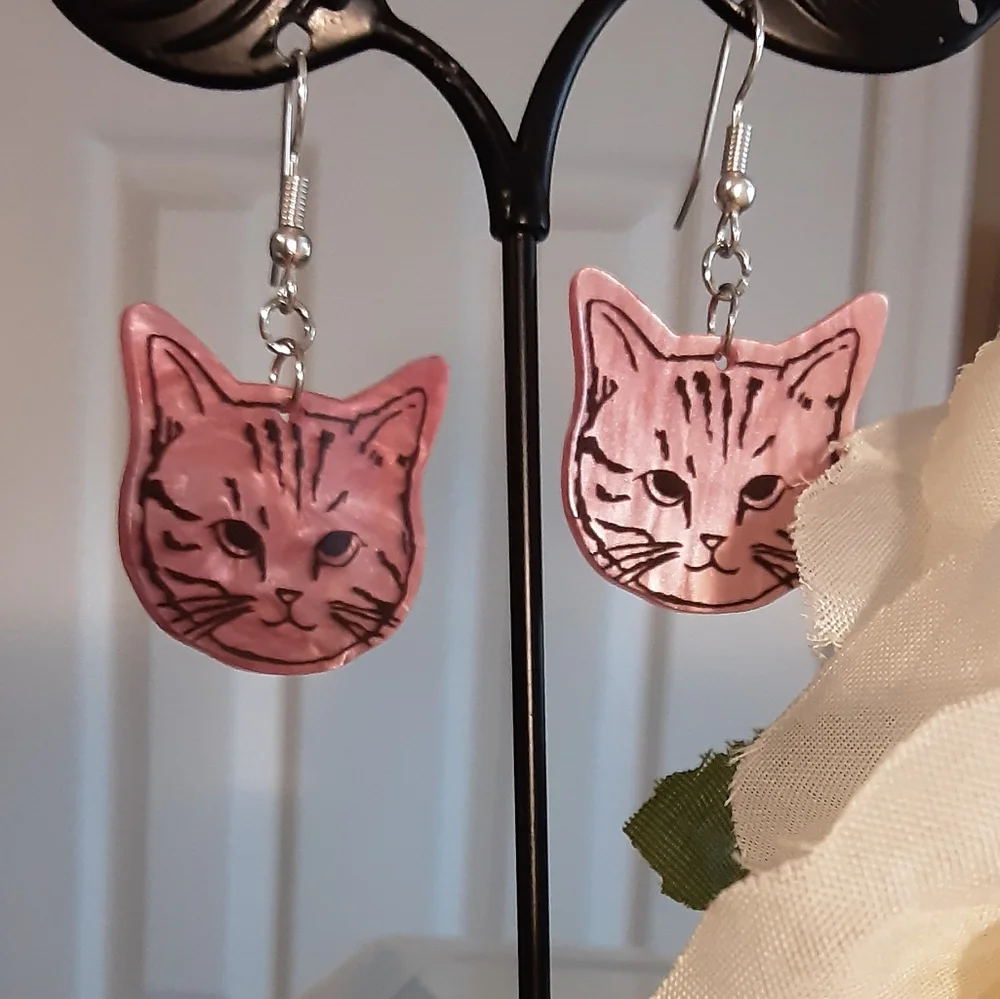 Pink Pearlized Cat Face Earrings